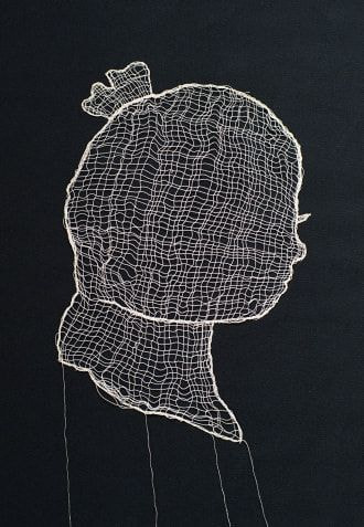 牛島光太郎の作品『scene』。文字を刺繍した物語性の強い作品。