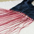 牛島光太郎の作品『scene』。文字を刺繍した物語性の強い作品。