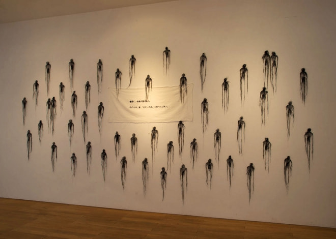 牛島光太郎の作品『scene』。文字を刺繍した物語性の強い作品。
