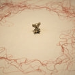 牛島光太郎の作品『scene』。文字を刺繍した物語性の強い作品。
