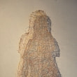 牛島光太郎の作品『scene』。文字を刺繍した物語性の強い作品。
