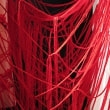 牛島光太郎の作品『scene』。文字を刺繍した物語性の強い作品。