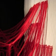 牛島光太郎の作品『scene』。文字を刺繍した物語性の強い作品。