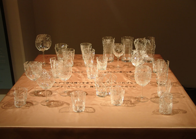 牛島光太郎の作品『scene』。文字を刺繍した物語性の強い作品。