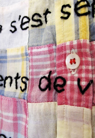 牛島光太郎の作品『old clothes』。漂白した古着に文字（言葉）を刺繍した作品。